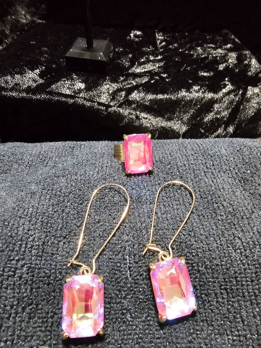 Gold-Tone Pink Crystal Ring and Dangle Earrings Set🥰❤️